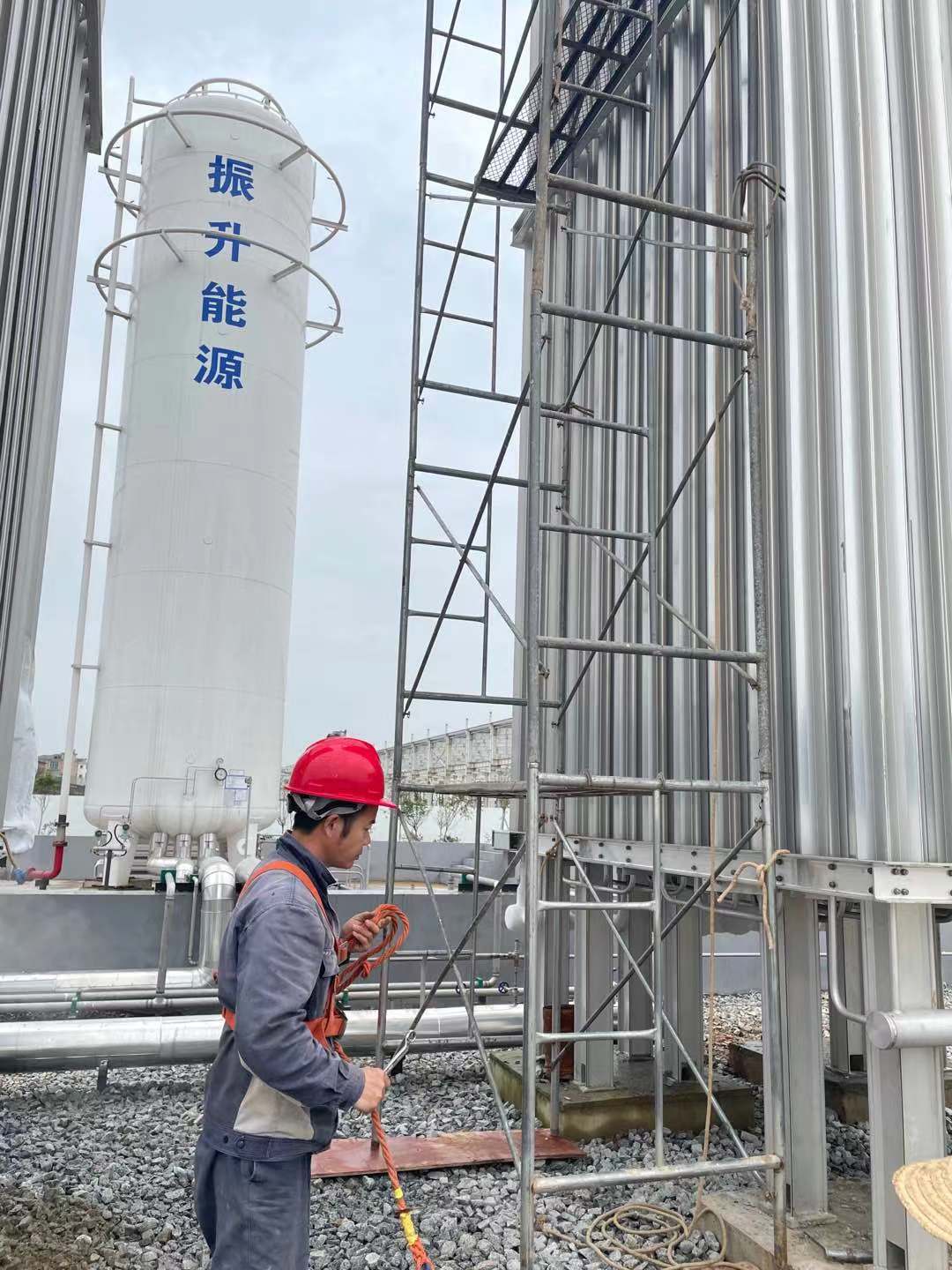  湖南振升恒佳年产16万吨新型绿色再生铝合金材料智能化生产厂区内的LNG气化站安装工程